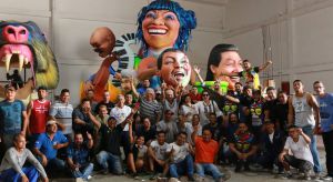 Los maestros artesanos de la fabrica de Carrozas del Carnaval de Barranquilla Los maestros artesanos de la fabrica de Carrozas del Carnaval de Barranquilla
