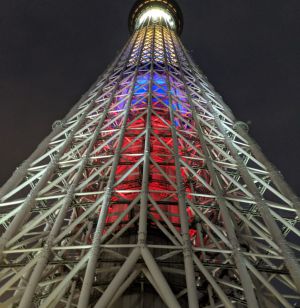 Skytree en Japón con la bandera Colombiana Skytree en Japón con la bandera Colombiana