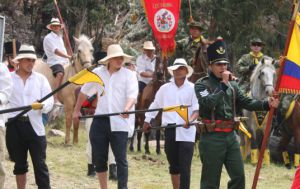 La gente del común también participan de esta gran travesía. La gente del común también participan de esta gran travesía.