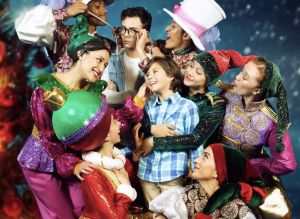 La revista musical que relata un viaje donde se descubre la verdadera esencia de la navidad. La revista musical que relata un viaje donde se descubre la verdadera esencia de la navidad.