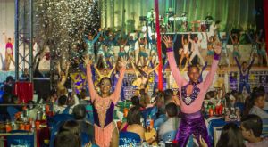 Delirio: La ecuación exitosa: Baile, Circo, Orquesta y Público. Delirio: La ecuación exitosa: Baile, Circo, Orquesta y Público.