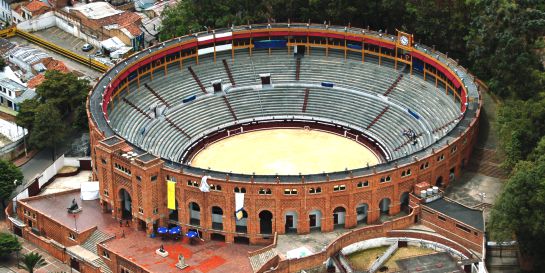 Conjunto Parque de la Independencia que incluye La Plaza Santamaría otra maravilla de Bogotá. Conjunto Parque de la Independencia que incluye La Plaza Santamaría otra maravilla de Bogotá.