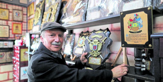 Apellidos: Una tienda medieval en Bogotá Apellidos: Una tienda medieval en Bogotá