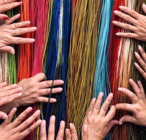 Muchas de las mujeres de la asociación son madres cabeza de familia Muchas de las mujeres de la asociación son madres cabeza de familia