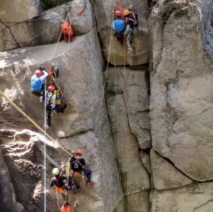 Curso básico de cañonismo, asistencia, sobrevivencia deben ser hechos por quienes practican este deporte. Curso básico de cañonismo, asistencia, sobrevivencia deben ser hechos por quienes practican este deporte.