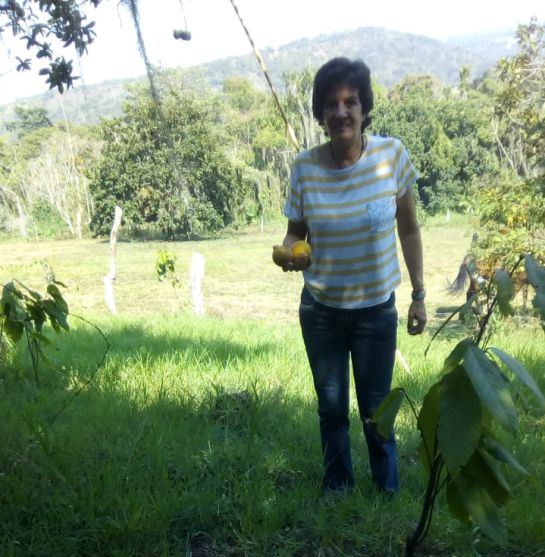 Problemas Mujer Rural: Trabajo de la mujer campesina, muy duro y muy mal remunerado Problemas Mujer Rural: Trabajo de la mujer campesina, muy duro y muy mal remunerado