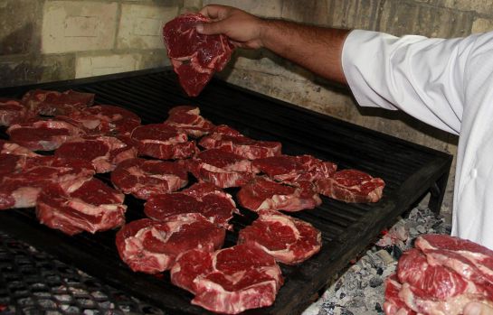 Efecto coronavirus sobre alimentos y bebidas: Productos lácteos, vinos y carne de vacuno los más afectados en la UE Efecto coronavirus sobre alimentos y bebidas: Productos lácteos, vinos y carne de vacuno los más afectados en la UE