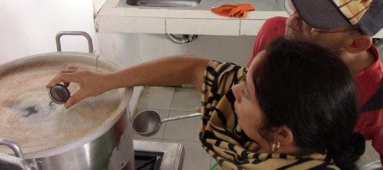 Iniciaron a producirla en ollas y elementos básicos Iniciaron a producirla en ollas y elementos básicos