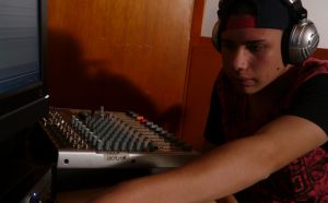 Procesos de formación artística a través de medios, técnicas y tecnologías del universo audiovisual. Procesos de formación artística a través de medios, técnicas y tecnologías del universo audiovisual.