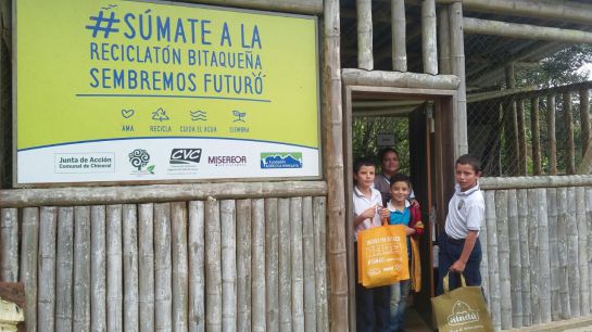 Reconocimiento a Fundación Agrícola Himalaya - Te Hindú: Premio a gestión ambiental en único bosque de Colombia que produce té Reconocimiento a Fundación Agrícola Himalaya - Te Hindú: Premio a gestión ambiental en único bosque de Colombia que produce té