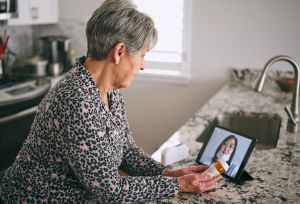 La atención médica del adulto mayor, se puede hacer de manera virtual. La atención médica del adulto mayor, se puede hacer de manera virtual.