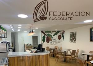 Familias cacaocultoras invitan a visitar la tienda. Familias cacaocultoras invitan a visitar la tienda.
