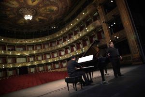 Valeriano Lanchas tiene una estrecha relación con el Teatro Colón. Valeriano Lanchas tiene una estrecha relación con el Teatro Colón.