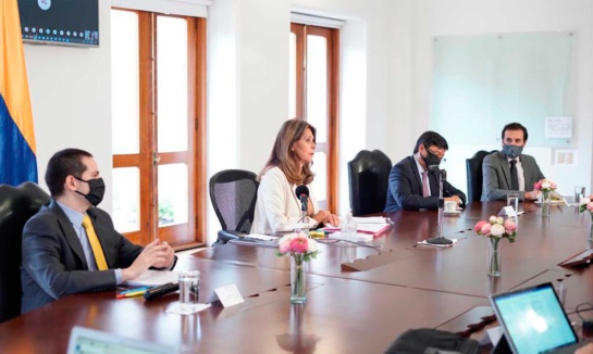 Coronavirus Marta Lucía Ramírez: ¿Por qué la Vicepresidenta no usaba tapabocas en reuniones? Coronavirus Marta Lucía Ramírez: ¿Por qué la Vicepresidenta no usaba tapabocas en reuniones?