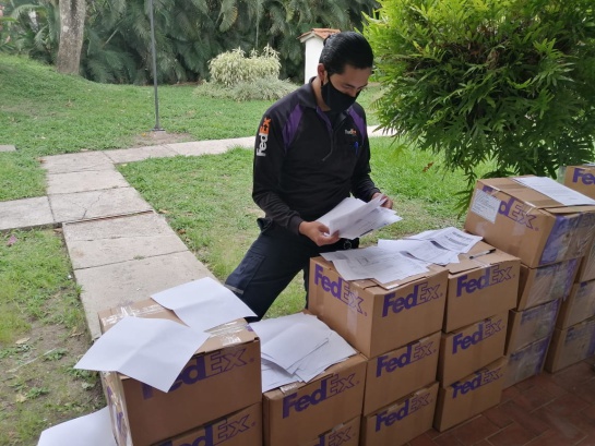 Las cajas de café ganador de la Taza de la Excelencia. Las cajas de café ganador de la Taza de la Excelencia.