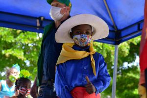 Niños de una comunidad aprendieron a usar tapabocas mediante este proyecto Niños de una comunidad aprendieron a usar tapabocas mediante este proyecto