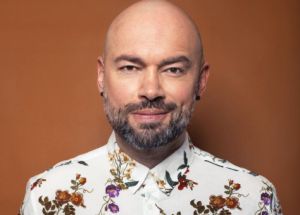 El álbum "Dale" menciona a varios artistas que inspiran a Santi. El álbum "Dale" menciona a varios artistas que inspiran a Santi.