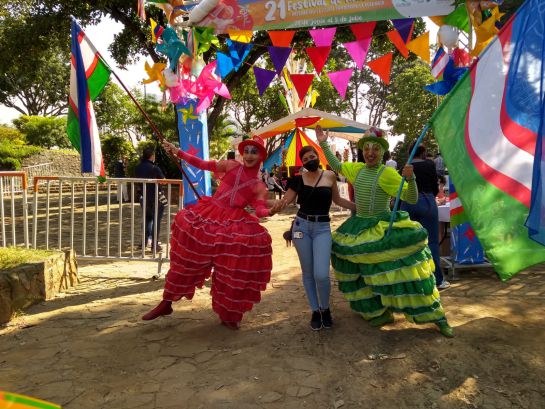 Cali se viste de fiesta cada año con el tradicional Festival de las Macetas Cali se viste de fiesta cada año con el tradicional Festival de las Macetas