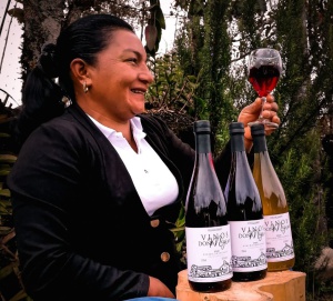 Doña Miguelina y sus vinos con panela Doña Miguelina y sus vinos con panela