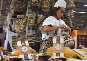 Cacao producido por comunidades indígenas, en ChocoShow Cacao producido por comunidades indígenas, en ChocoShow