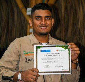 Uno de los beneficiados como Técnico Laboral Agropecuario Uno de los beneficiados como Técnico Laboral Agropecuario