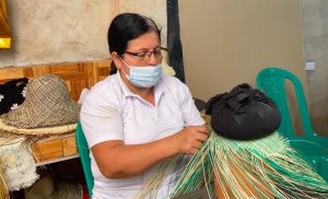 Trabajo con paja toquilla Trabajo con paja toquilla