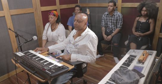 ´"TRIBUTO A MIS MAYORES" en cabeza de Esperanza Biohó, Alexis Lozano y un grupo maravillosos de artistas. ´"TRIBUTO A MIS MAYORES" en cabeza de Esperanza Biohó, Alexis Lozano y un grupo maravillosos de artistas.