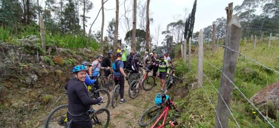 Grupos de hasta 12 personas Grupos de hasta 12 personas