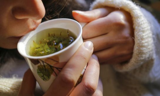 En las infusiones podemos utilizar las hojas, flores, frutos o cortezas. Todo depende de la planta que utilicemos. En las infusiones podemos utilizar las hojas, flores, frutos o cortezas. Todo depende de la planta que utilicemos.