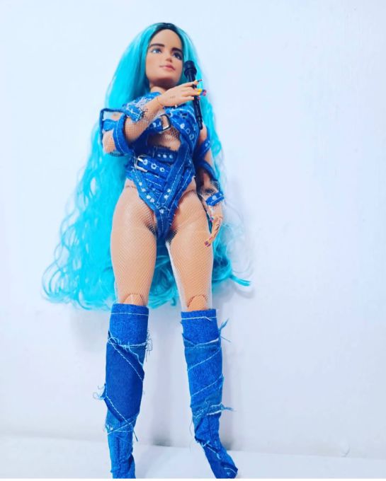 Muñeca inspirada en la cantante Karol G Muñeca inspirada en la cantante Karol G