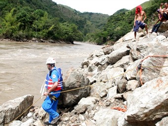 Una buseta cae al río Cauca en Antioquia. Hay 11 desaparecidos