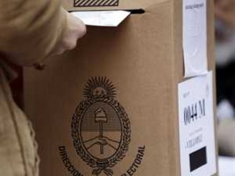 Elecciones legislativas de Argentina transcurren con calma y algunas demoras