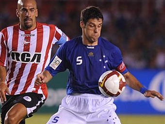 Cruzeiro y Estudiantes de La Plata disputan este miercoles la final de la Copa Libertadores