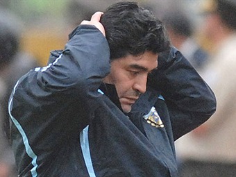 Maradona agobiado por lesiones de sus jugadores a días de partido con Brasil