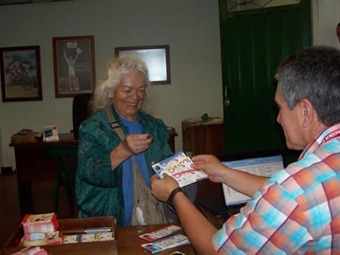 Ana Leonilda Rojas: Una 'paisa' que a sus 82 años no se pierde el Caracol de Pista