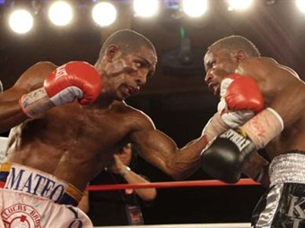 El boxeador colombiano Yohnny Pérez es nuevo campeón mundial gallo de la FIB