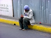 Sigue complicada la salud del indigente de 52 años a quien intentaron envenenar