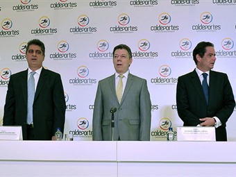Los futbolistas no pueden seguir jugando con los bolsillos y los estómagos vacíos: Santos