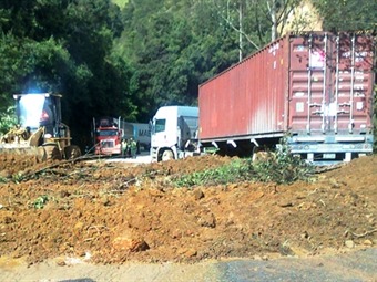 Más del 50 por ciento de la red vial nacional fue afectada por la ola invernal: Invias