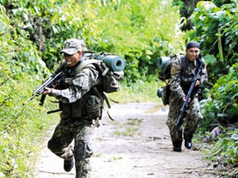 Un herido en ataque de las Farc a caravana de transporte de petróleo Un herido en ataque de las Farc a caravana de transporte de petróleo