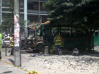 Podría existir relación entre carro bomba desactivado y atentado a Londoño: Vargas Lleras