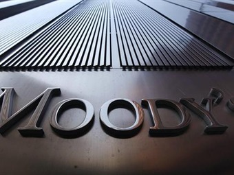 Moody's rebaja en tres escalones la calificación de España