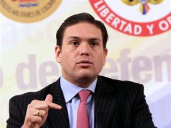 Farc utiliza civiles como escudos humanos: Min Defensa