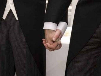 Notarios alistan contrato para la formalización de matrimonios gay