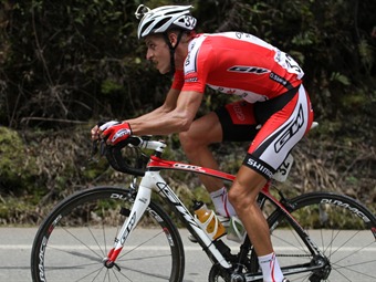 El colombiano Óscar Sánchez está a dos etapas del título en la Vuelta a Guatemala