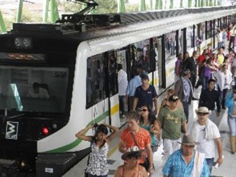 Denuncian supuestas redes de prostitución en estaciones del metro de Medellín