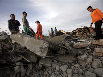 27 muertos y centenares de heridos en Sumatra tras un terremoto de 6,1 grados
