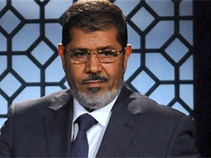 Ejército egipcio retiene al derrocado presidente Mohamed Mursi