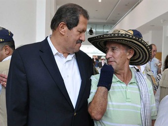 Gobierno pide levantar el paro por completo. Campesinos proponen despeje parcial de vías