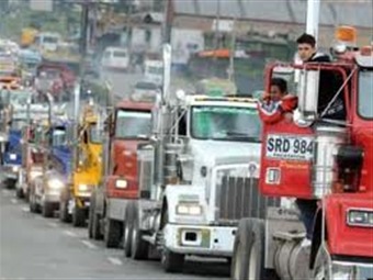 Camioneros confirman que irán al paro y presentarán pliego al Gobierno Camioneros confirman que irán al paro y presentarán pliego al Gobierno